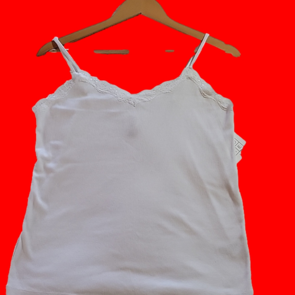 V-NECK TANK TOP W/ LACE